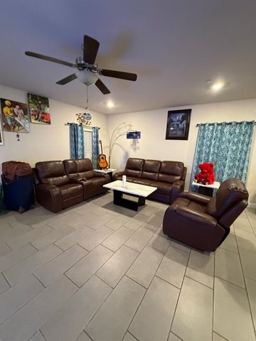 1616 N Delbert Avenue, Fresno, CA 93722