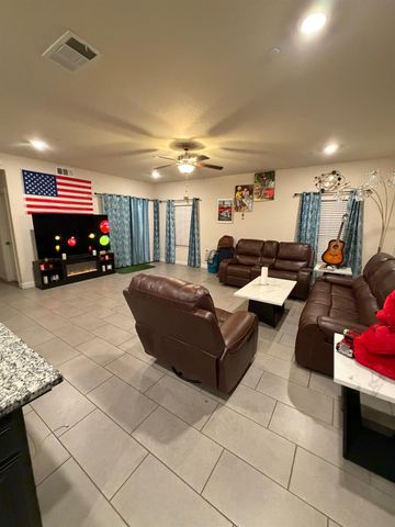 1616 N Delbert Avenue, Fresno, CA 93722