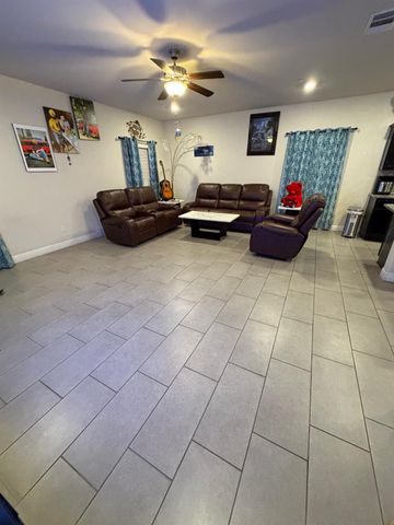 1616 N Delbert Avenue, Fresno, CA 93722