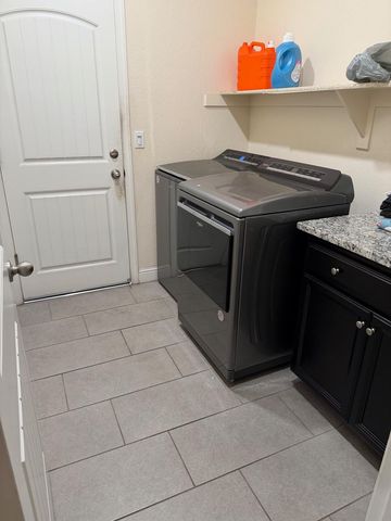 1616 N Delbert Avenue, Fresno, CA 93722