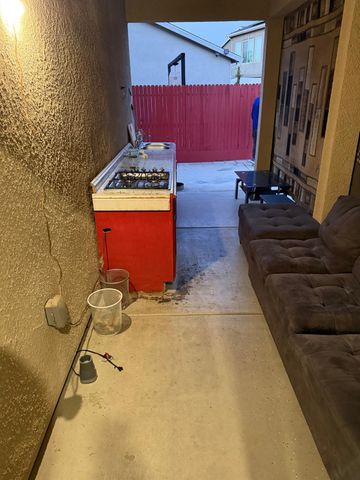 1616 N Delbert Avenue, Fresno, CA 93722