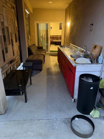 1616 N Delbert Avenue, Fresno, CA 93722