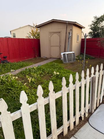 1616 N Delbert Avenue, Fresno, CA 93722