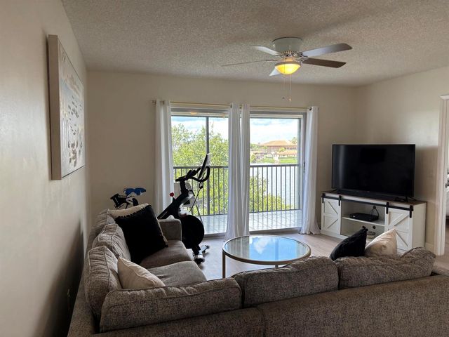 1400 SW 131st Way 408q, Pembroke Pines, FL 33027