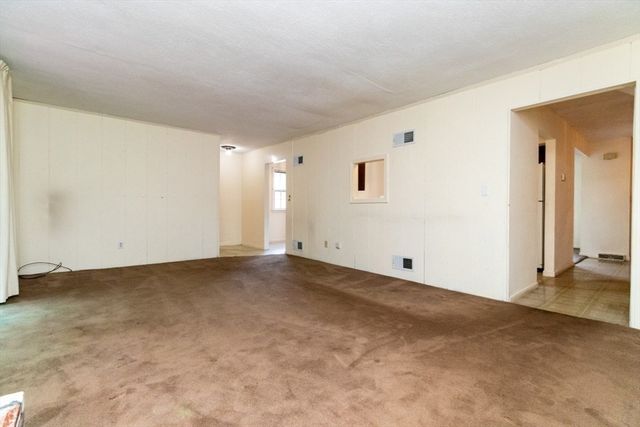 5 Tomkins Ln, Framingham, MA 01702