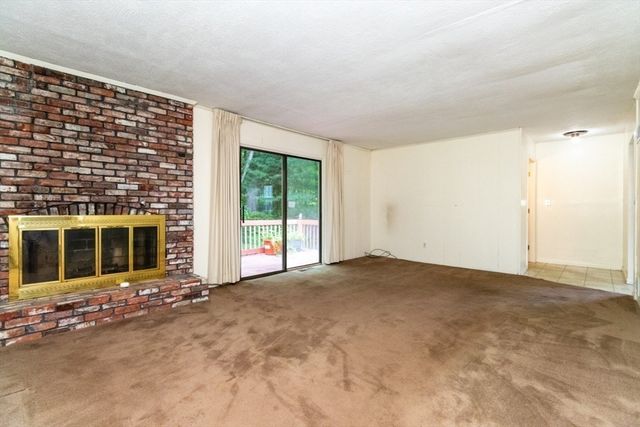 5 Tomkins Ln, Framingham, MA 01702