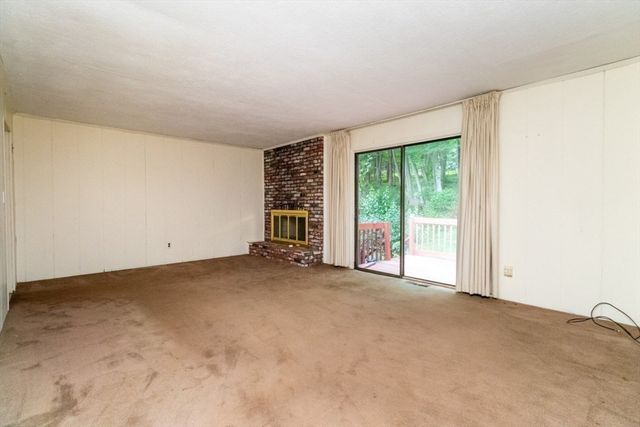 5 Tomkins Ln, Framingham, MA 01702