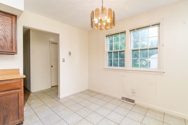 5 Tomkins Ln, Framingham, MA 01702