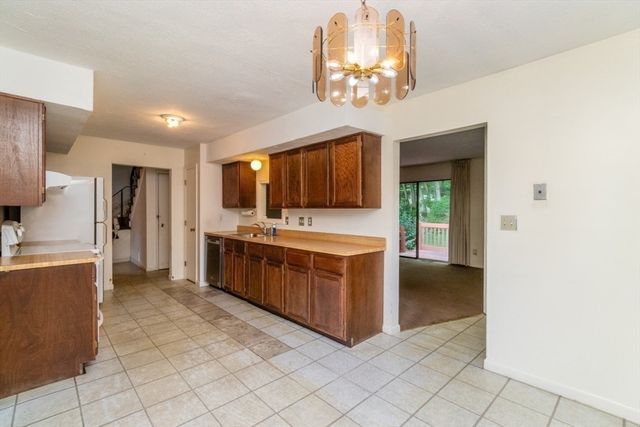 5 Tomkins Ln, Framingham, MA 01702