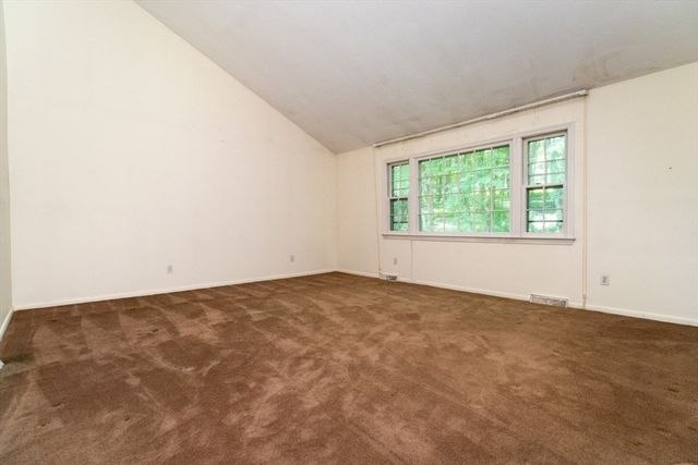 5 Tomkins Ln, Framingham, MA 01702