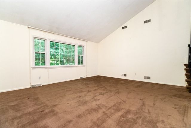 5 Tomkins Ln, Framingham, MA 01702