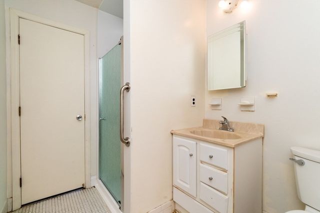 5 Tomkins Ln, Framingham, MA 01702