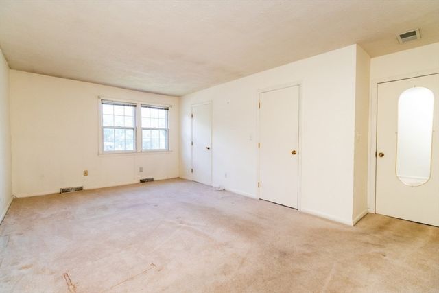 5 Tomkins Ln, Framingham, MA 01702