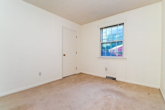 5 Tomkins Ln, Framingham, MA 01702