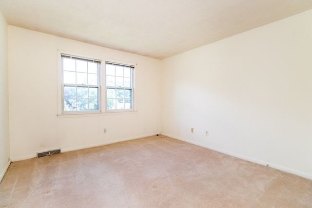 5 Tomkins Ln, Framingham, MA 01702
