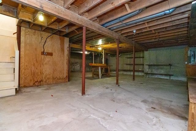 5 Tomkins Ln, Framingham, MA 01702