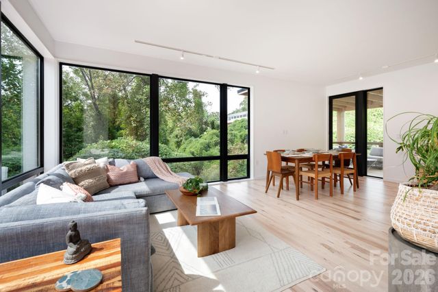 7 Haith Drive, Asheville, NC 28801