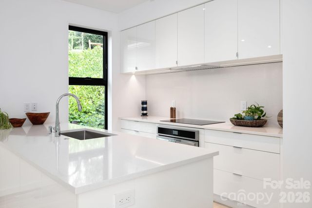 7 Haith Drive, Asheville, NC 28801