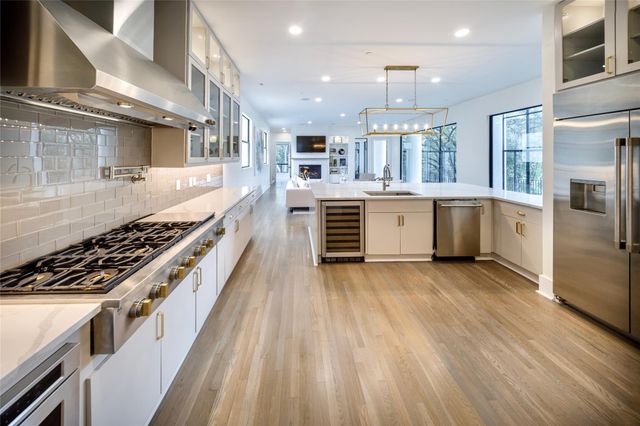 10663 Memorial Drive, Houston, TX 77024