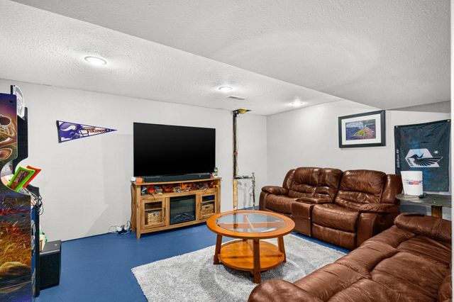 2412 Chambersburg Avenue, Duluth, MN 55811