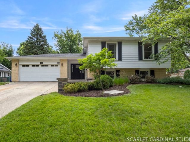 1881 Cambridge Lane, Wheaton, IL 60189