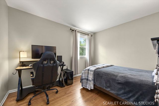 1881 Cambridge Lane, Wheaton, IL 60189