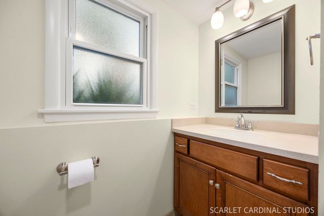 1881 Cambridge Lane, Wheaton, IL 60189