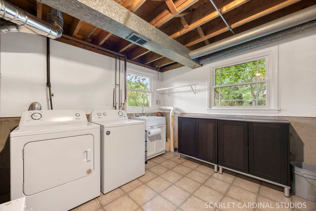 1881 Cambridge Lane, Wheaton, IL 60189