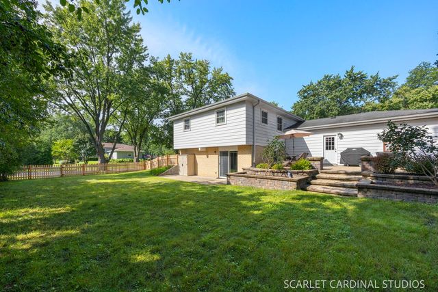 1881 Cambridge Lane, Wheaton, IL 60189