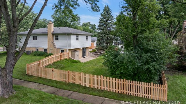 1881 Cambridge Lane, Wheaton, IL 60189