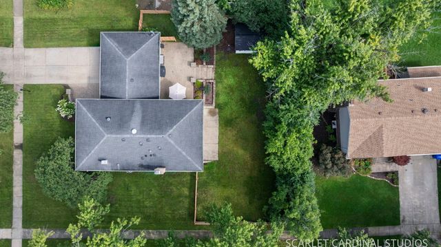 1881 Cambridge Lane, Wheaton, IL 60189