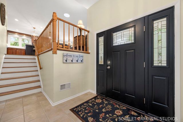 1881 Cambridge Lane, Wheaton, IL 60189