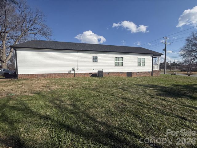 417 E Virginia Avenue, Bessemer City, NC 28016