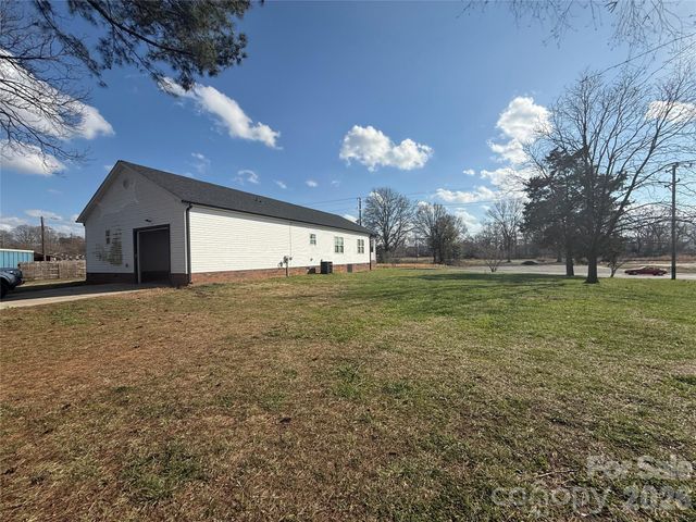 417 E Virginia Avenue, Bessemer City, NC 28016