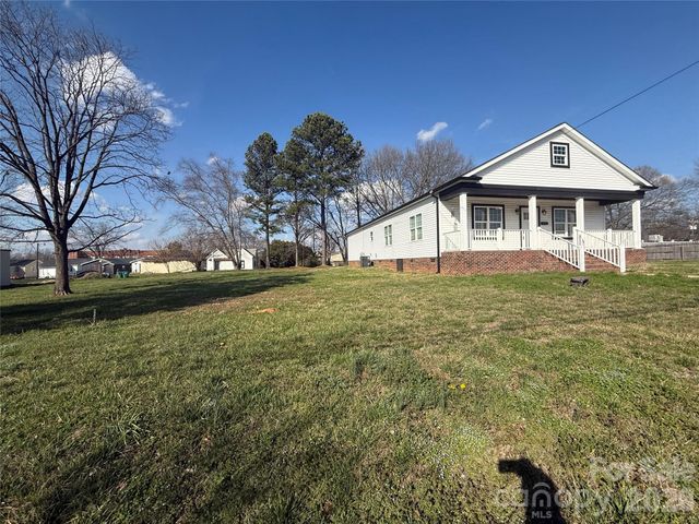 417 E Virginia Avenue, Bessemer City, NC 28016