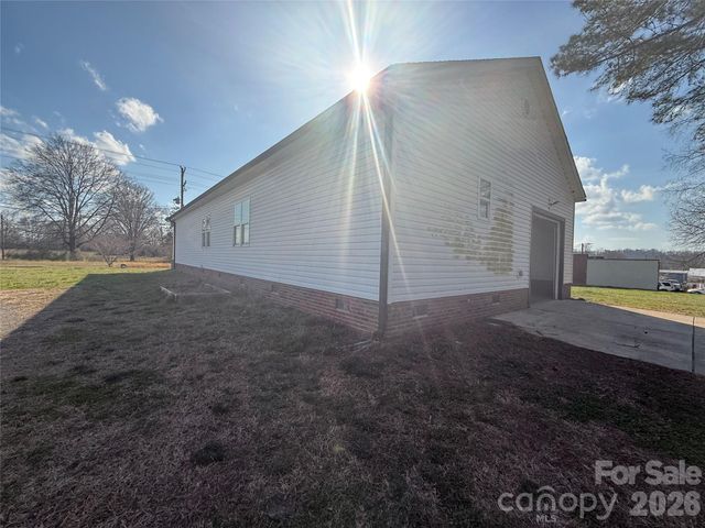 417 E Virginia Avenue, Bessemer City, NC 28016