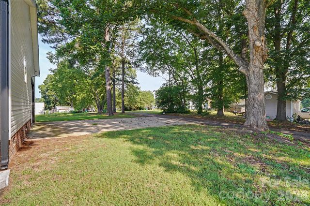417 E Virginia Avenue, Bessemer City, NC 28016