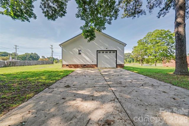 417 E Virginia Avenue, Bessemer City, NC 28016