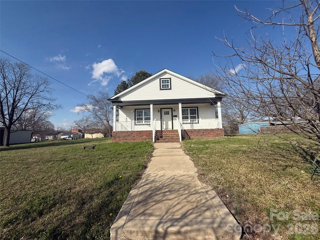 417 E Virginia Avenue, Bessemer City, NC 28016