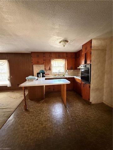 6222 Pine Street, Mount Airy, NC 27030