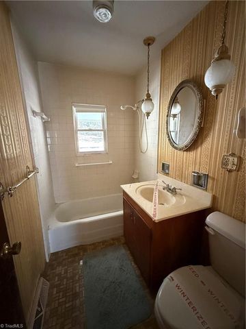 6222 Pine Street, Mount Airy, NC 27030