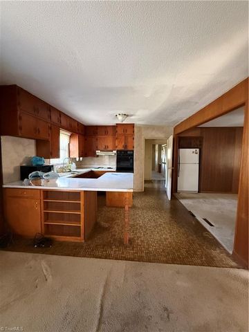 6222 Pine Street, Mount Airy, NC 27030