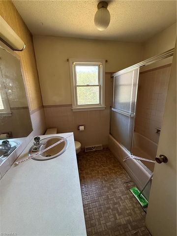 6222 Pine Street, Mount Airy, NC 27030