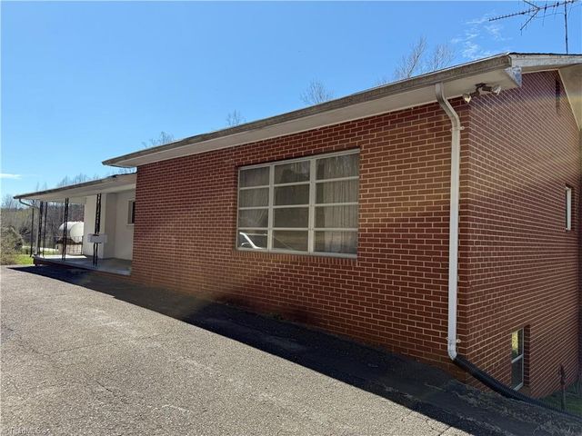 6222 Pine Street, Mount Airy, NC 27030