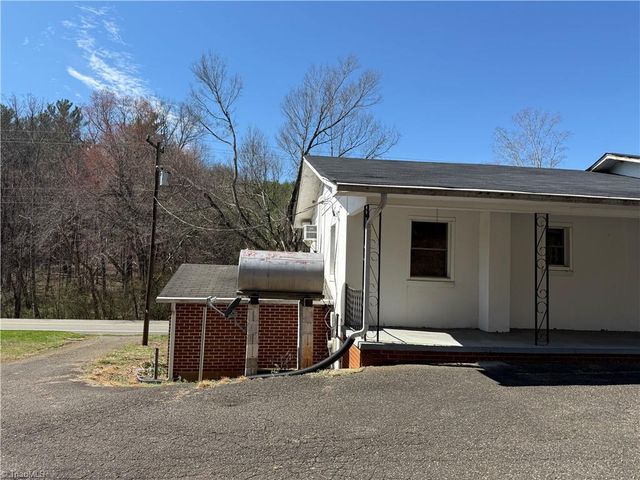 6222 Pine Street, Mount Airy, NC 27030
