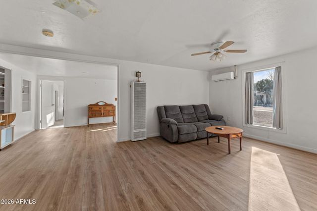 100 SWILLING Avenue, Wickenburg, AZ 85390