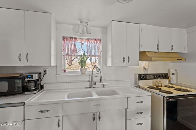 100 SWILLING Avenue, Wickenburg, AZ 85390