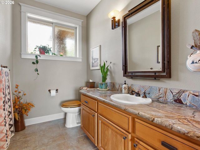 223 Southern Cross Ln, Woodland, WA 98674