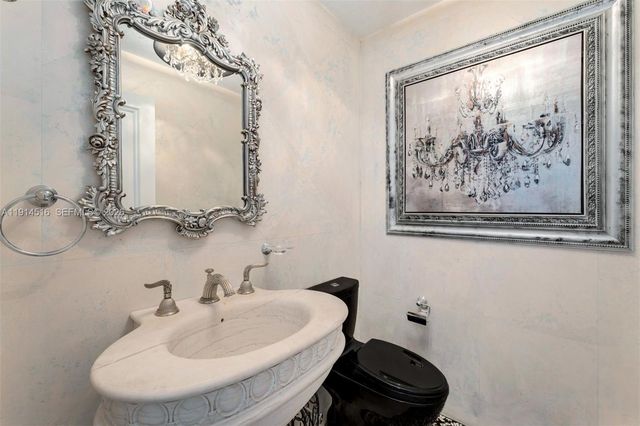 5025 Collins Ave PH-1, Miami Beach, FL 33140