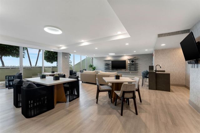5025 Collins Ave PH-1, Miami Beach, FL 33140